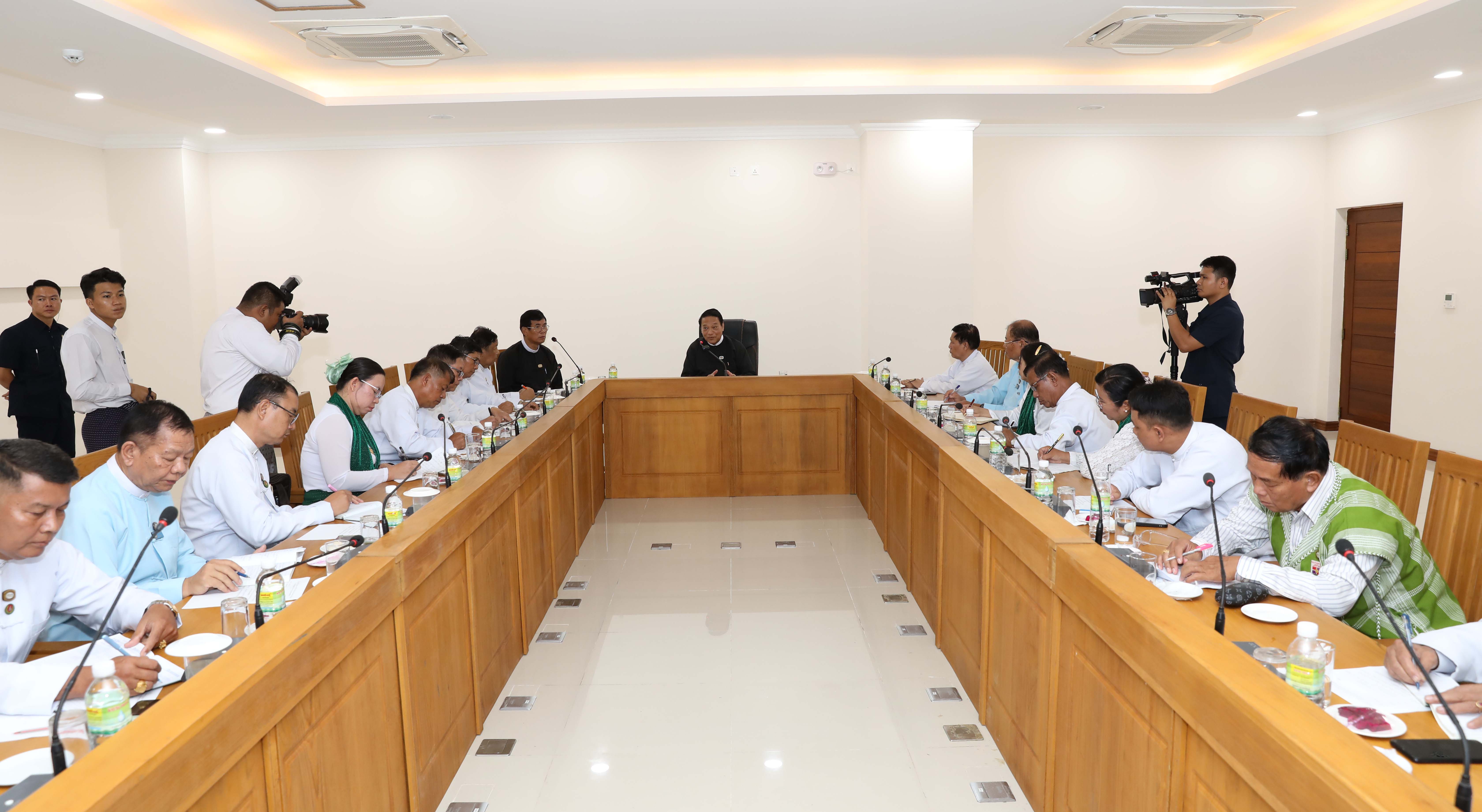 ပြည်သူ့လွှတ်တော်ဥက္ကဋ္ဌ ဦးခင်ရီ ဧရာဝတီတိုင်းဒေသကြီးအတွင်းရှိ လွှတ်တော်ကိုယ်စားလှယ်များနှင့် တွေ့ဆုံ