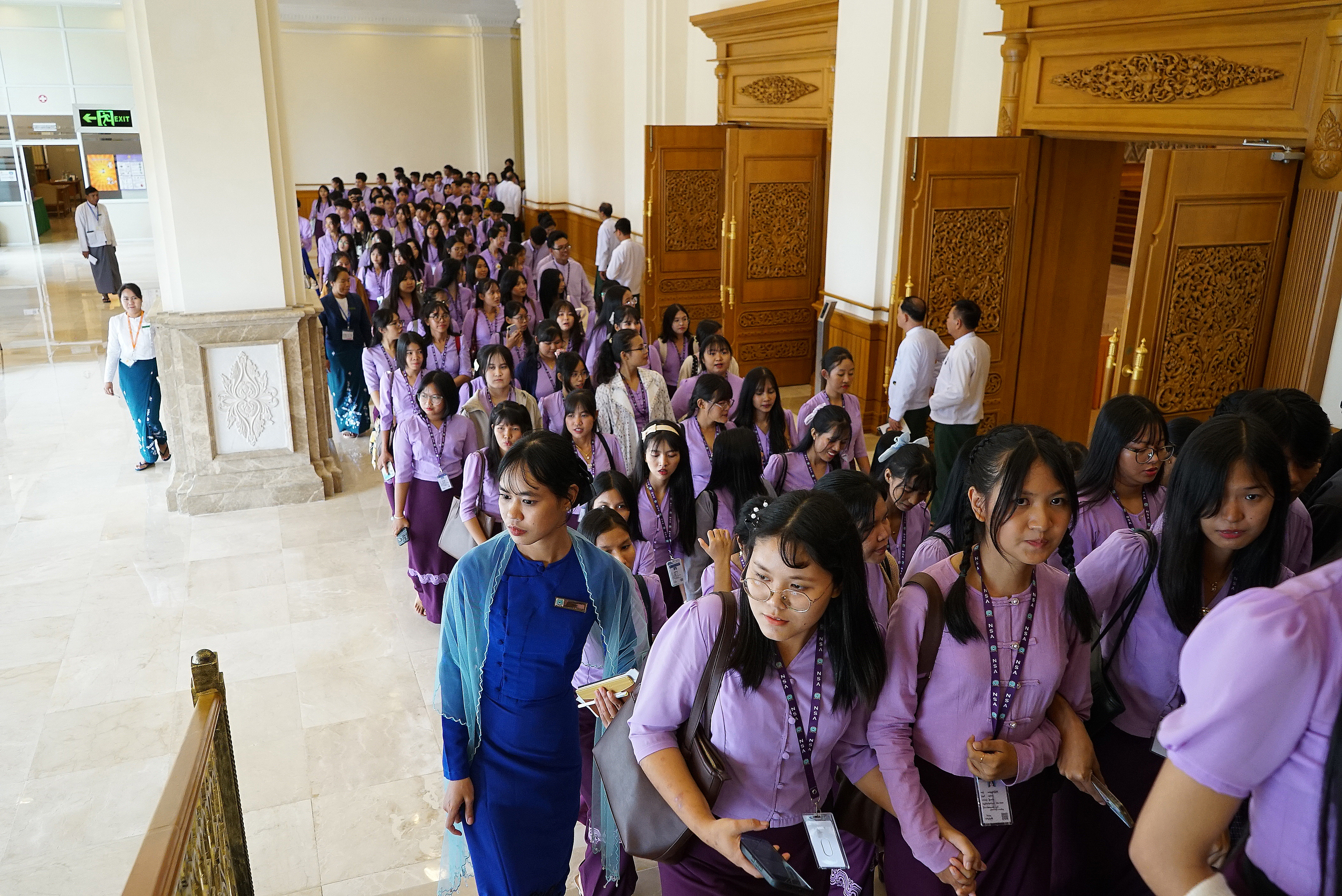 ပြည်သူ့လွှတ်တော်ဥက္ကဋ္ဌ ဦးခင်ရီ တတိယအကြိမ် ပြည်သူ့လွှတ်တော်  ဒုတိယပုံမှန်အစည်းအဝေး (၁၅) ရက်မြောက်နေ့သို့ လာရောက်လေ့လာသည့် Naypyitaw State Academyမှ ဆရာ၊ဆရာမများနှင့် ကျောင်းသား၊ ကျောင်းသူများအား တွေ့ဆုံ