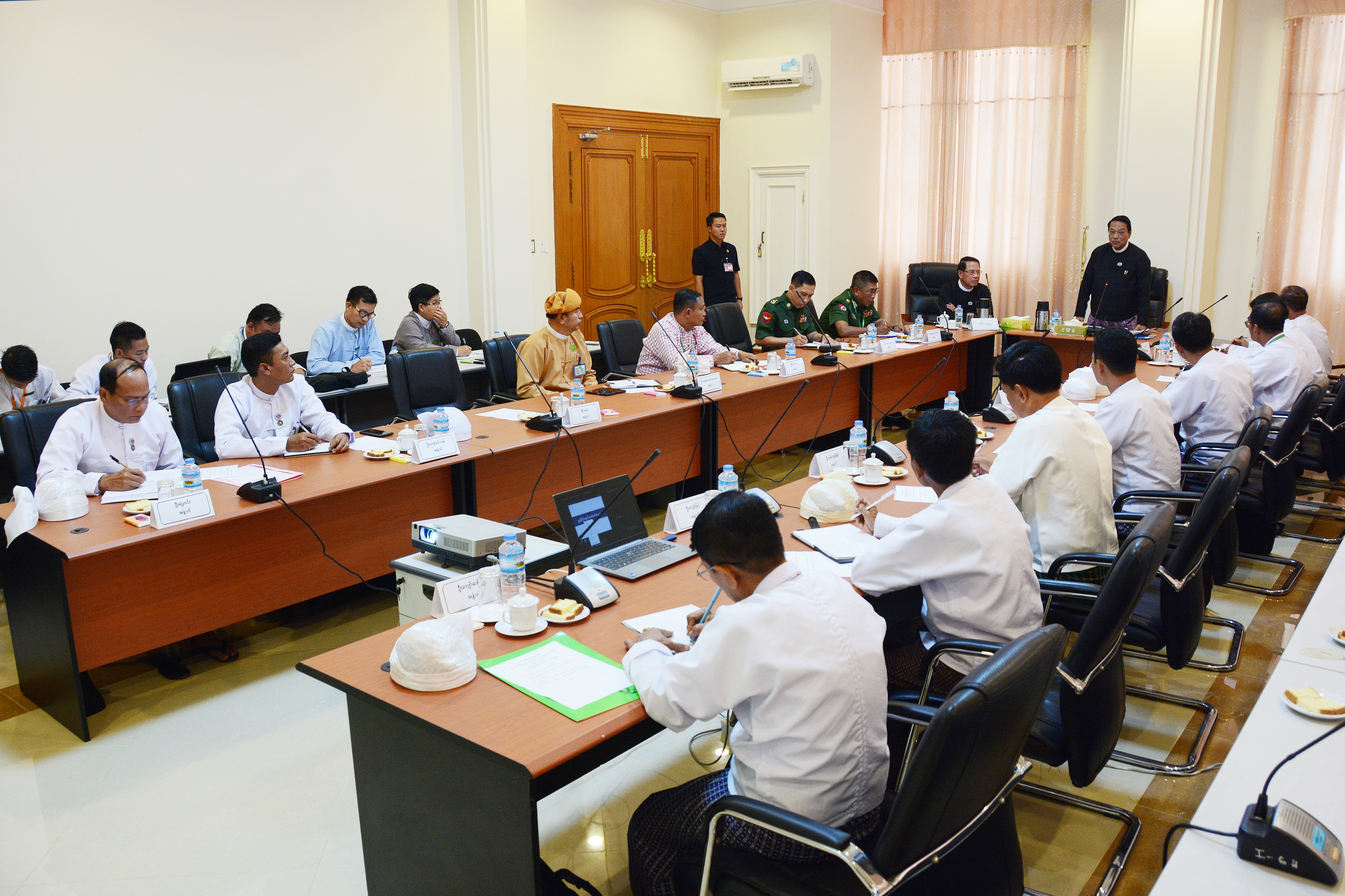 ပြည်သူ့လွှတ်တော်ဥက္ကဋ္ဌဦးခင်ရီ တောင်သူလယ်သမားရေးရာကော်မတီအား  တွေ့ဆုံ