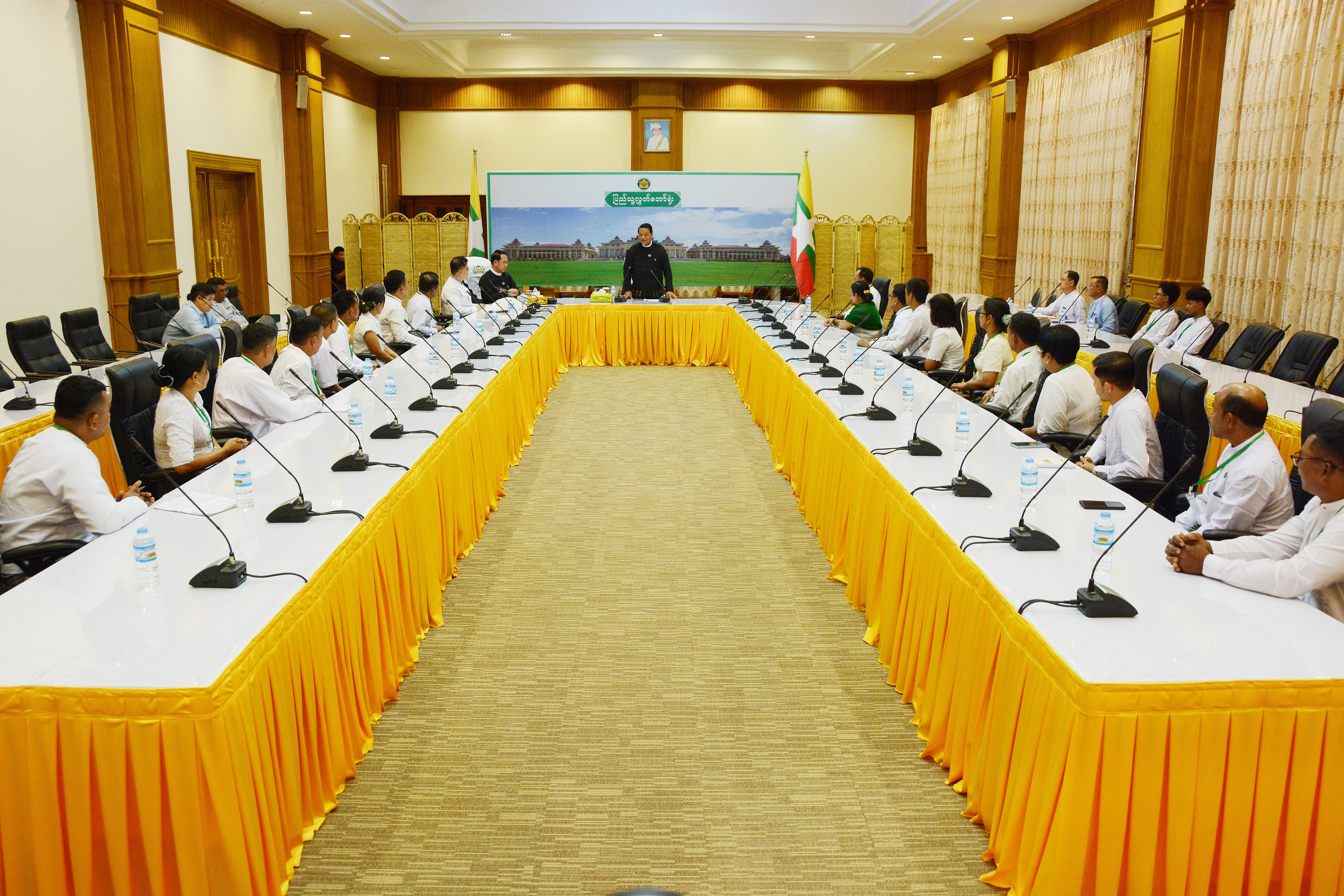 ပြည်သူ့လွှတ်တော်ဥက္ကဋ္ဌ ဦးခင်ရီ လှိုင်သာယာမြို့နယ် (အရှေ့ပိုင်း) မှ ပြည်ထောင်စုကြံ့ခိုင်ရေးနှင့်ဖွံ့ဖြိုးရေးပါတီဝင်များအား လက်ခံတွေ့ဆုံ