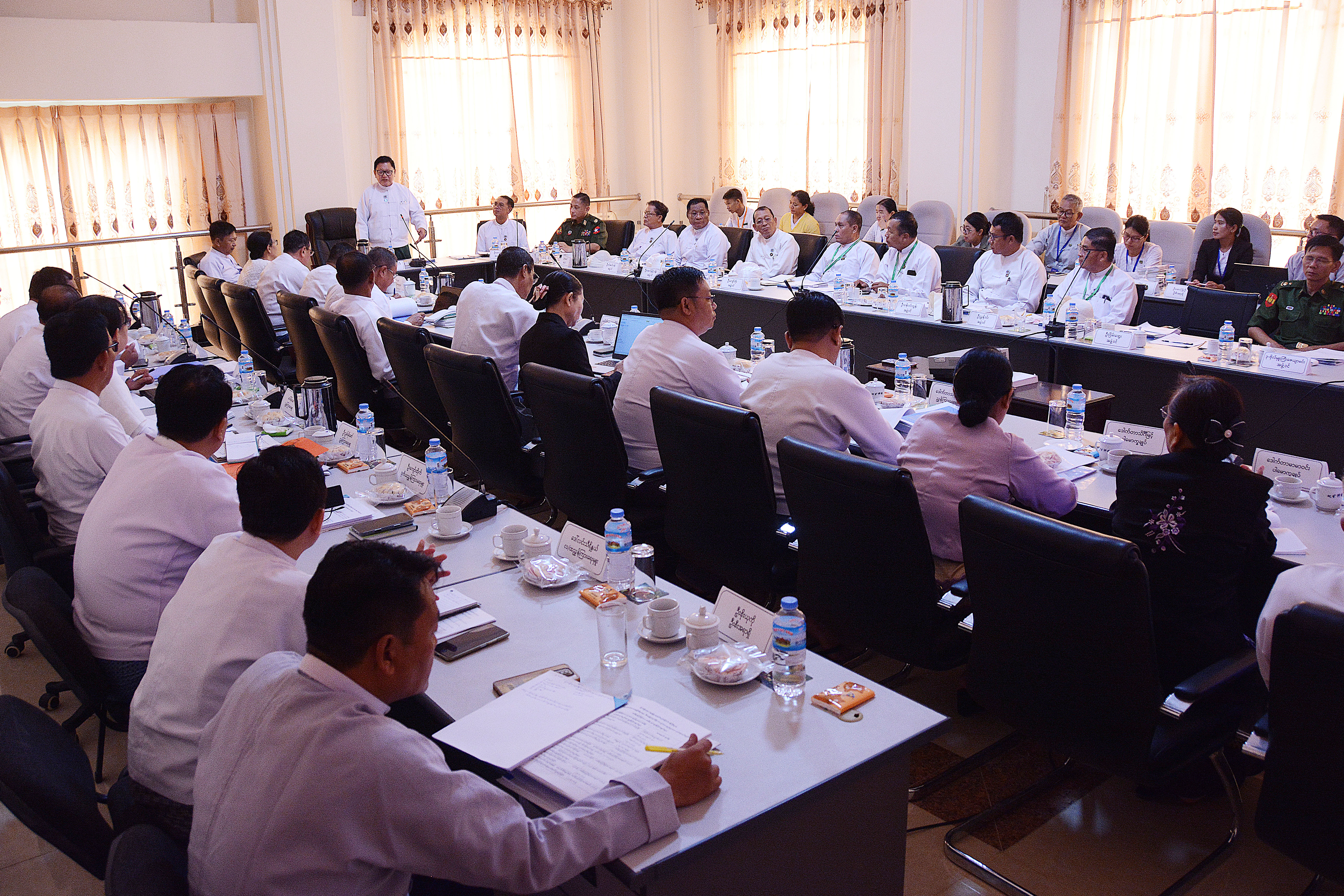 ပြည်သူ့လွှတ်တော် စိုက်ပျိုးရေး၊ မွေးမြူရေး၊ ရေလုပ်ငန်းနှင့် ကျေးလက်ဖွံ့ဖြိုး တိုးတက်ရေးကော်မတီဥက္ကဋ္ဌ ဒေါက်တာအောင်ကြီး စိုက်ပျိုးရေး၊ မွေးမြူရေးနှင့် ဆည်မြောင်းဝန်ကြီးဌာနမှ တာဝန်ရှိသူများနှင့်တွေ့ဆုံ