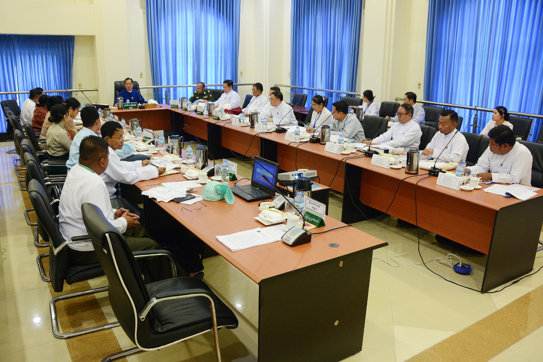 ပြည်သူ့လွှတ်တော် ကျန်းမာရေးနှင့် အားကစားဆိုင်ရာကော်မတီဥက္ကဋ္ဌ ဒေါက်တာမျိုးထွန်း ပြန်ကြားရေးဝန်ကြီးဌာနမှ တာဝန်ရှိသူများနှင့်တွေ့ဆုံ